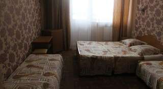 Гостиница Гостевой Дом Марин Адлер Четырехместный номер с балконом-1