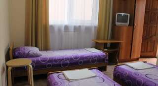 Гостиница Гостевой Дом Марин Адлер Трехместный номер "Комфорт" с душем-2