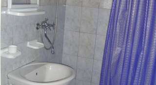 Гостиница Гостевой Дом Марин Адлер Двухместный номер с 2 отдельными кроватями и душем-2